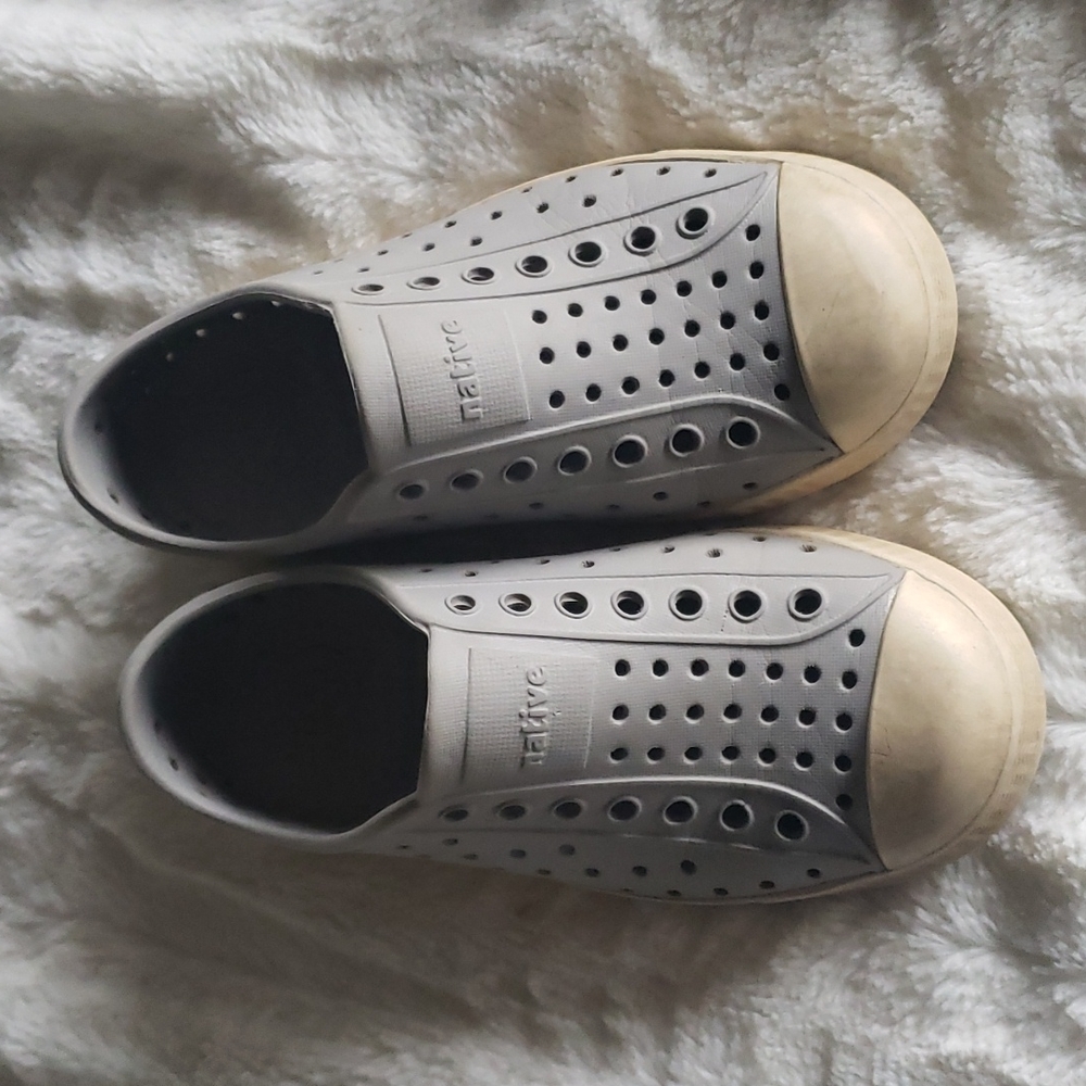 Native kids shoes grey sz C11